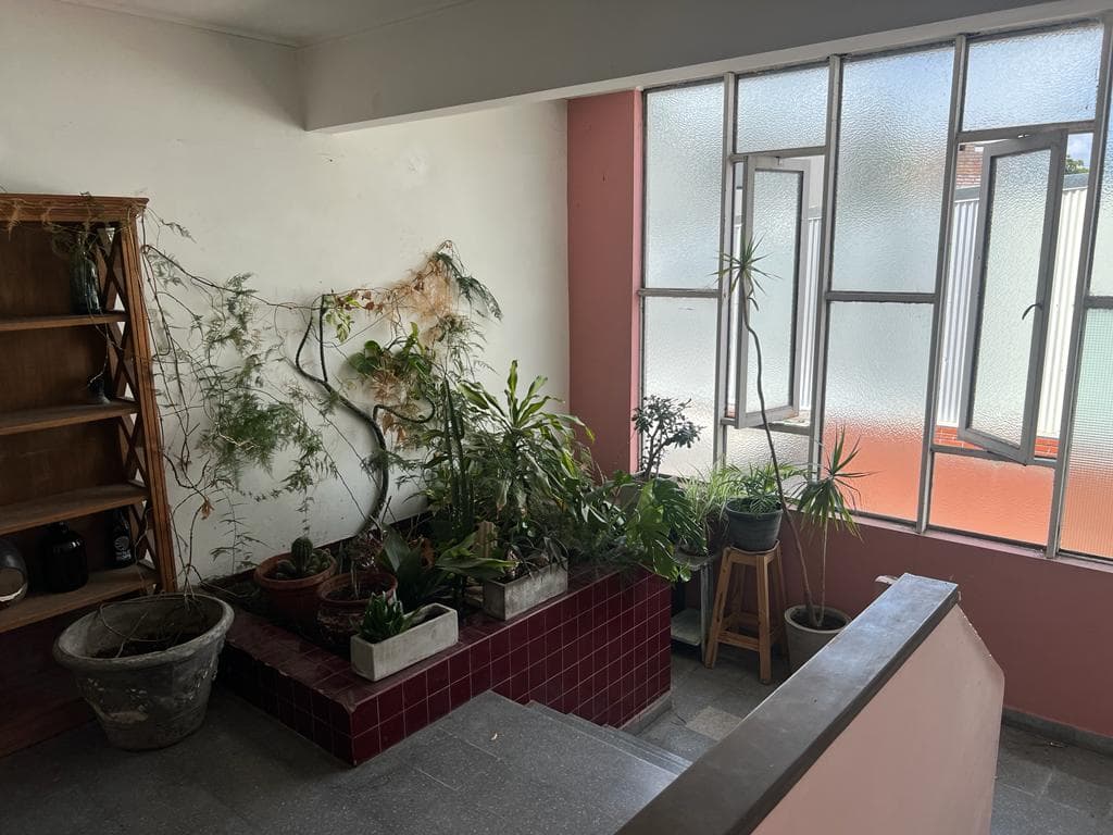 Excelente Departamento Ubicado En Zona Facultades , Primer Piso Por Escalera Al Frente. Cuenta Con Dos Dormitorios Con Plcard , Cocina Comedor Totalmente Separada , Living Comedor , Lavadero Separado , Balcon Al Frente Y Cochera,